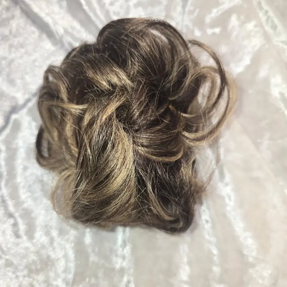 Short brown highlighted clip in extensions
